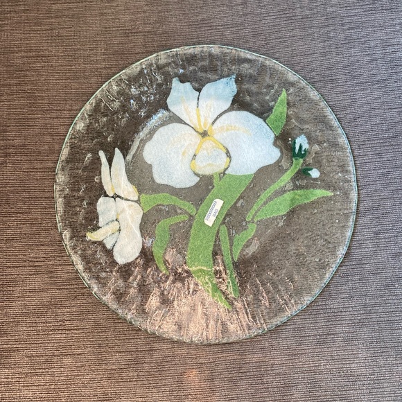 Pair of Vintage Sydenstricker White Floral Fused Glass Ruffled Edge Plates - Picture 4 of 9